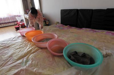 密云楼上漏水，住户失联，小区没物管，业主维权难！律师来支招……